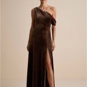 Lulu's One-Shoulder Brown Velvet Gown with High Slit